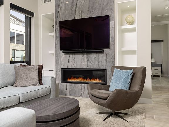 5th image of 67 Caballada St