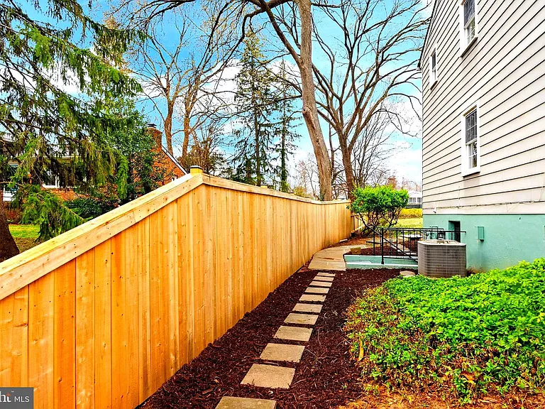 7109 Davis Ct — Photo 49