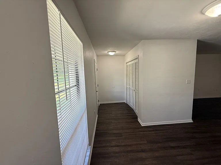 886 Meginnis Ln — Photo 6