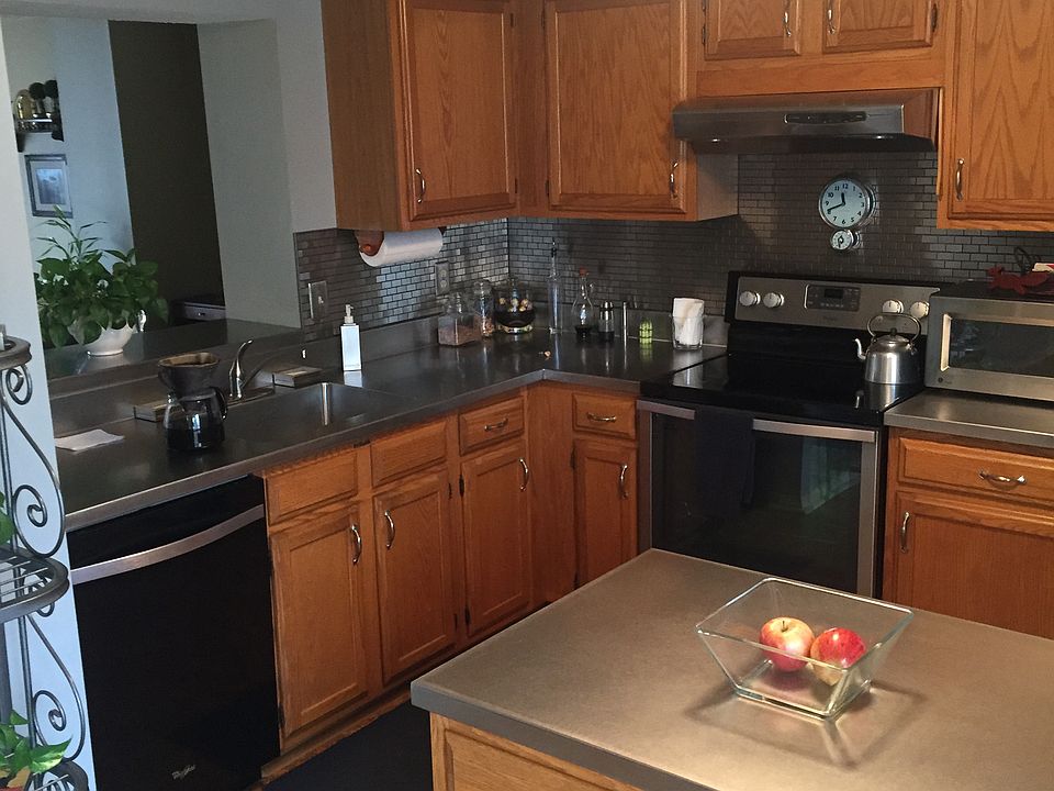 2nd image of 6104 Hyacinth Dr