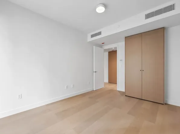 250 East 25th Street image 16 of 27