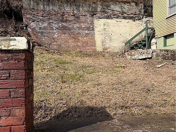 4th image of 601 3rd St