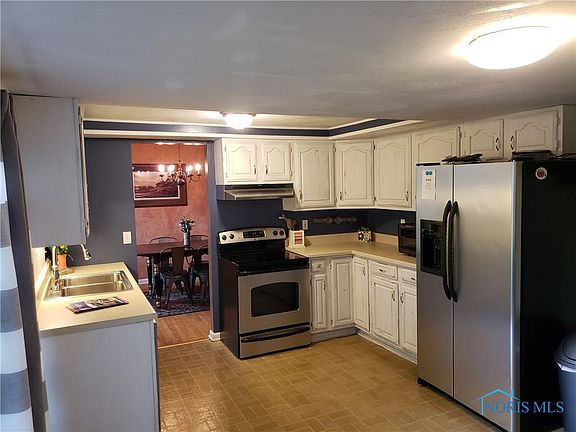 3rd image of 1036 Village Dr