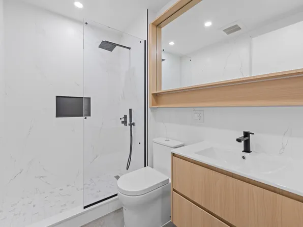 366 Harman Street image 13 of 18