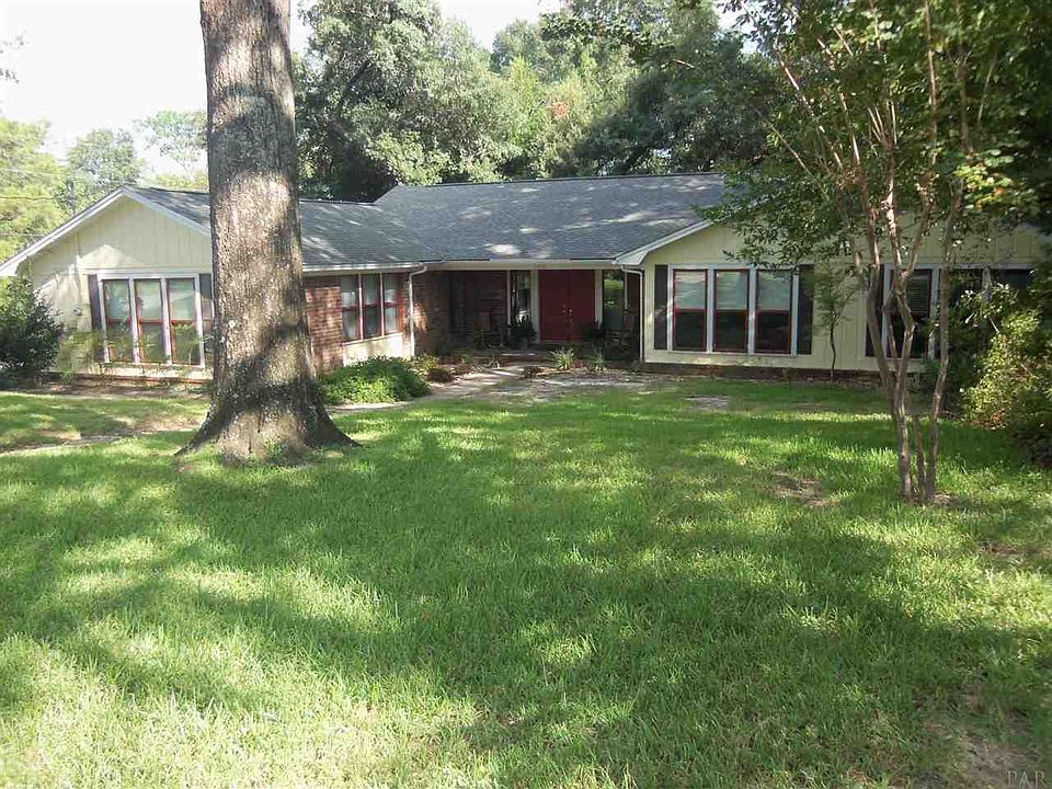 1st image of 2425 Oak Hills Cir