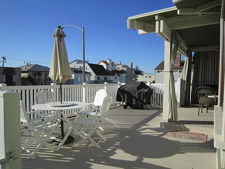 312 Manhattan Ave — Photo 2