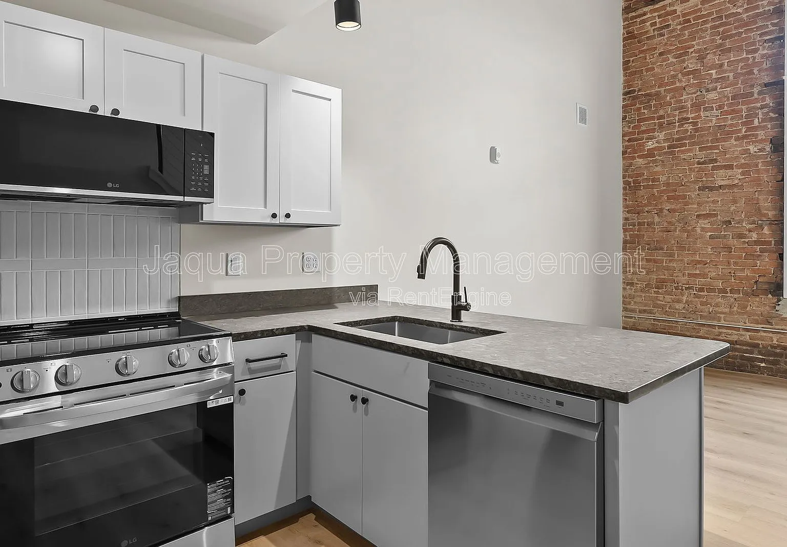 1 bed, 1.5 bath, 900 sqft, $1,895 — Photo 3