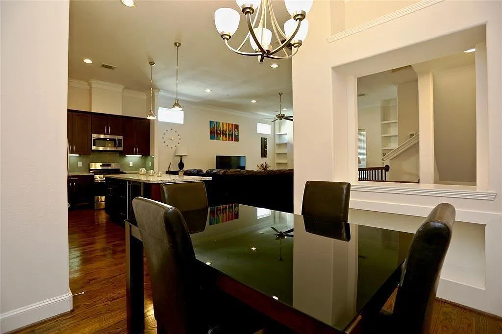 3 bed, 3.5 bath, 2328 sqft, $3,250 — Photo 3