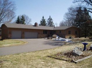 2740 Black Oaks Ln N, Plymouth, MN 55447