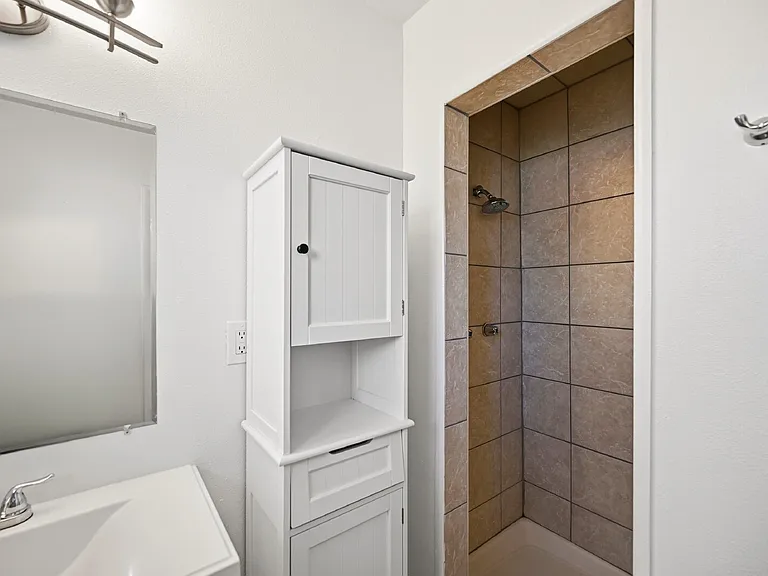 2400 Valley View Dr — Photo 20