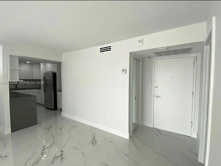 6039 Collins Ave #1033 — Photo 5