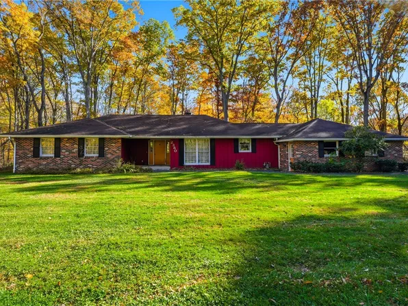 2360 Downing Ln, Hermitage, PA 16148