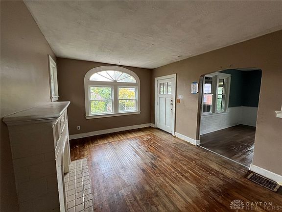 5th image of 4056 Vinedale Ave