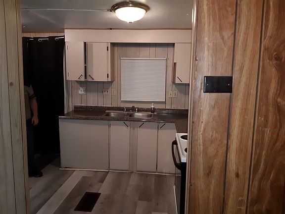 3rd image of 1411 Twin Oaks Dr