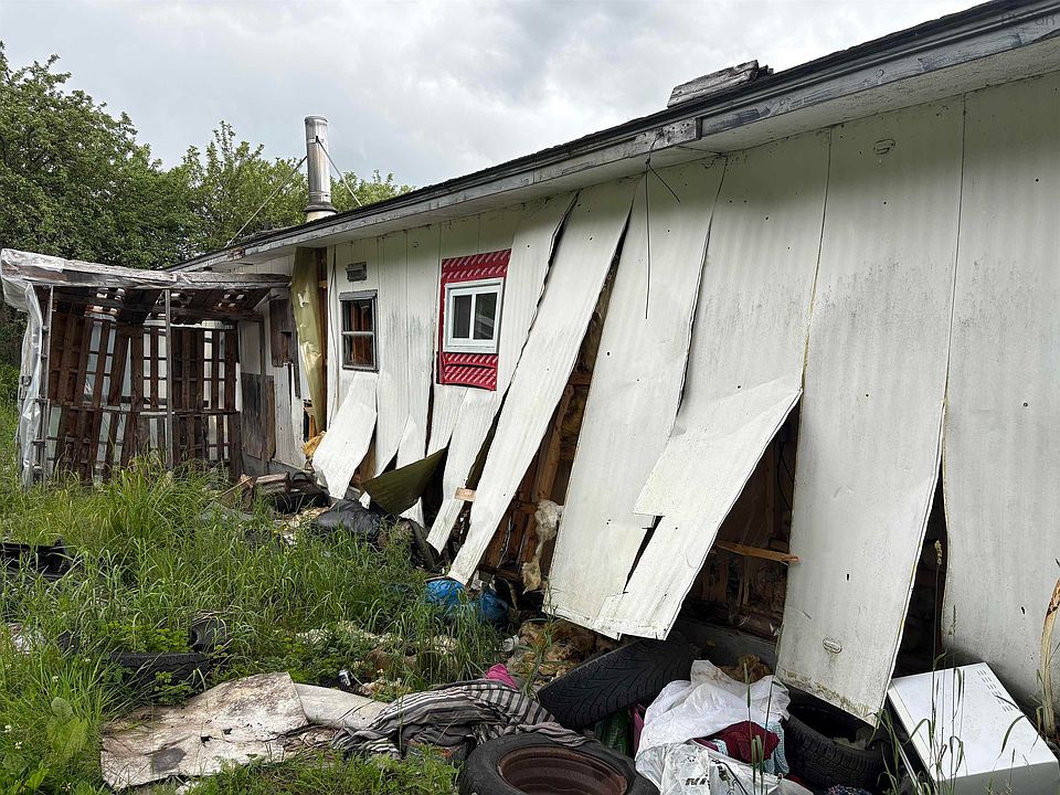 2nd image of 618 Upper Leitches Creek Rd