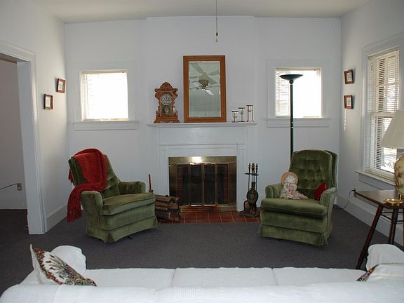 2nd image of 806 Oak Hill Dr