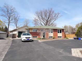 1339 Pinegrove Rd #2, Oakville, ON L6L 2X2