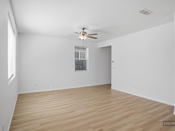 5th image of 654 Flagstone Dr