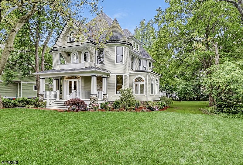 1st image of 358 Montrose Ave