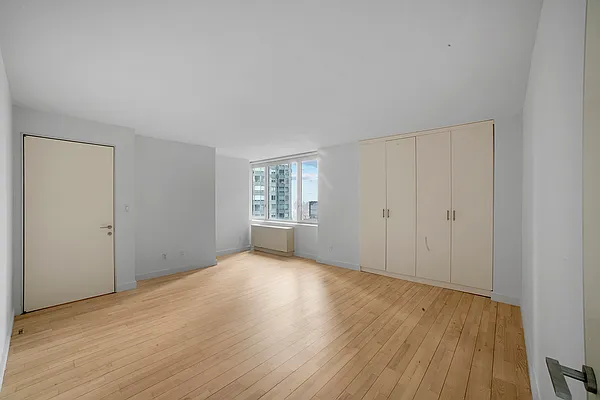 Rented by Akam Sales and Brokerage | media 3