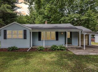 581 E Sanford Rd, Sanford, MI 48657