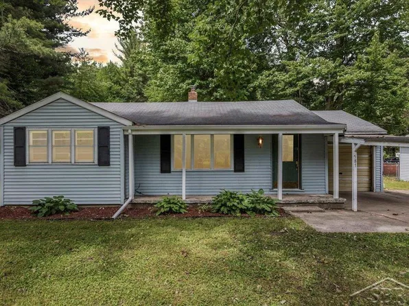 581 E Sanford Rd, Sanford, MI 48657