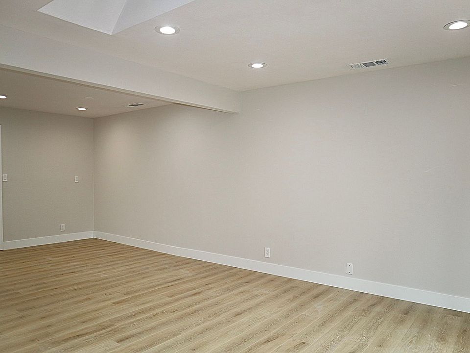 Building Photo 5