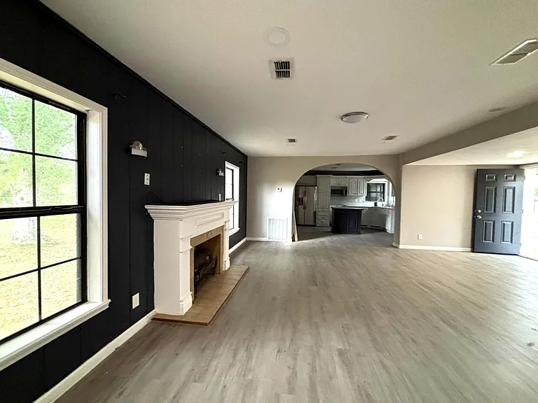 415 S 10th St — Photo 12