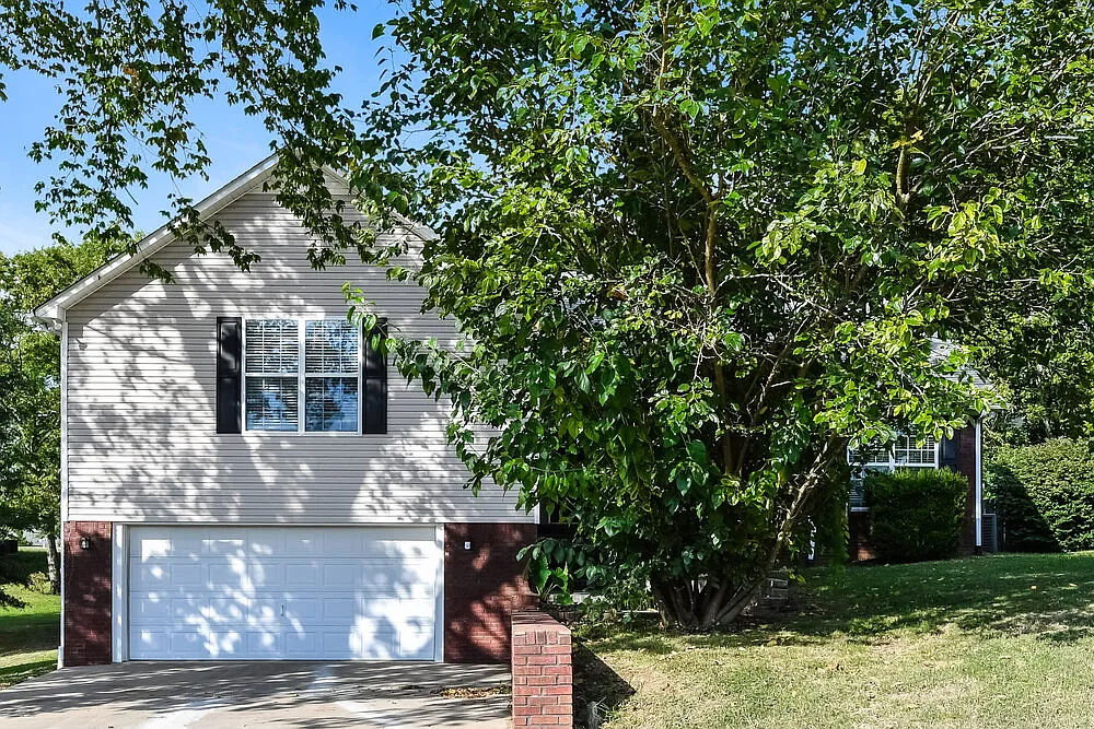 4 bed, 2.5 bath, 2223 sqft, $2,640 — Photo 1