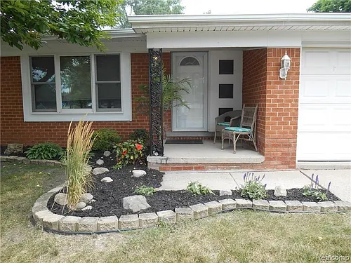 1440 W Elmwood Ave Photo 1