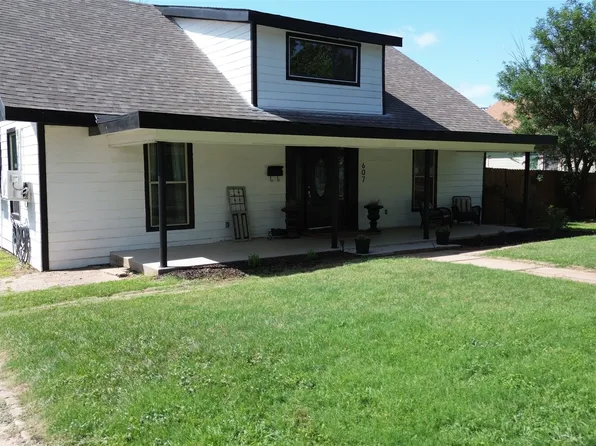 607 W 9th St, Cisco, TX 76437