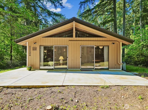 11104 &11106 Leschi Circle, Anderson Island, WA 98303