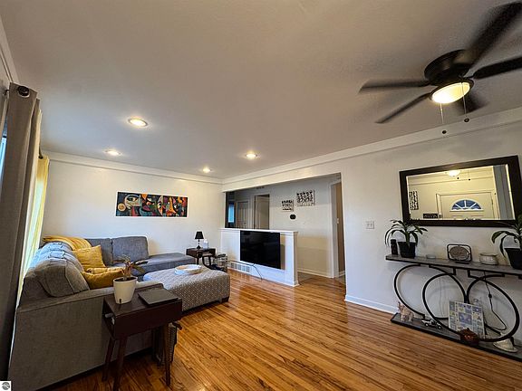 2nd image of 1728 Westchester St