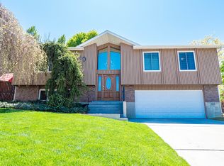 9672 S Candlewood Dr, Sandy, UT 84092