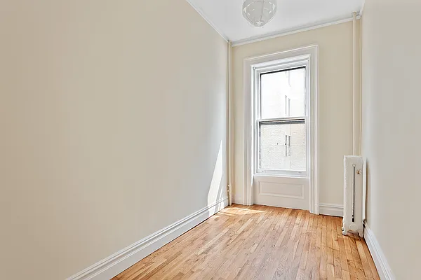 Bedroom, photo 1
