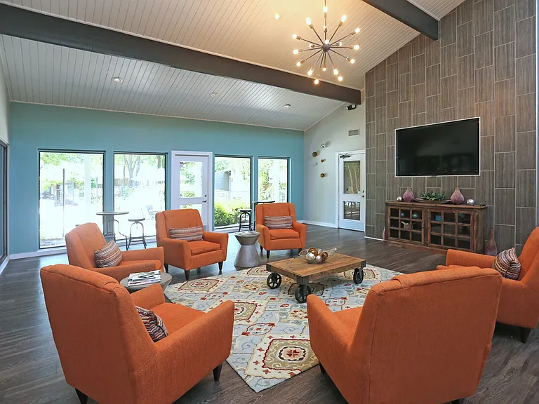 5515 W Market St — Photo 2