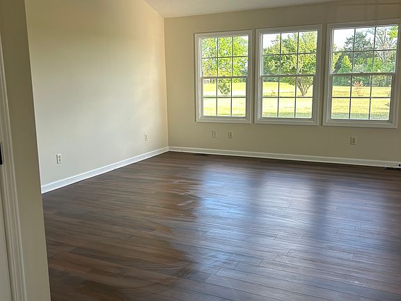 5th image of 1049 Breezy Ln