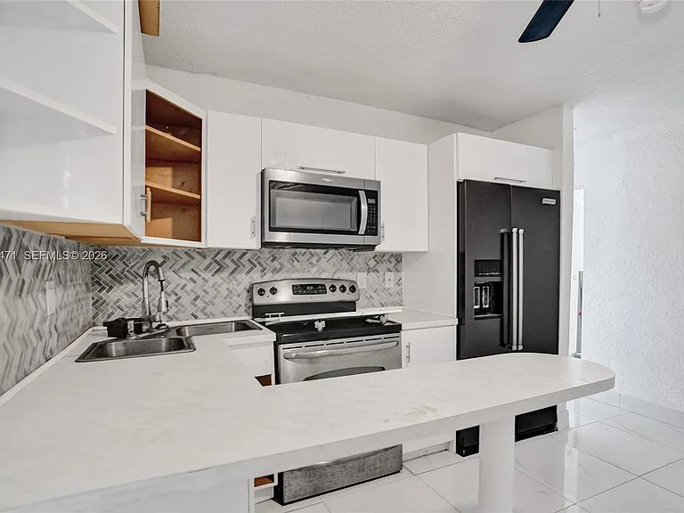 701 SW 7th St — Photo 7
