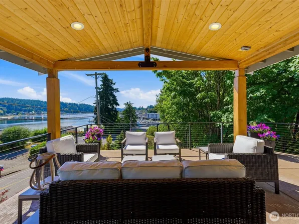 4010 Burnham Dr, Gig Harbor, WA 98332