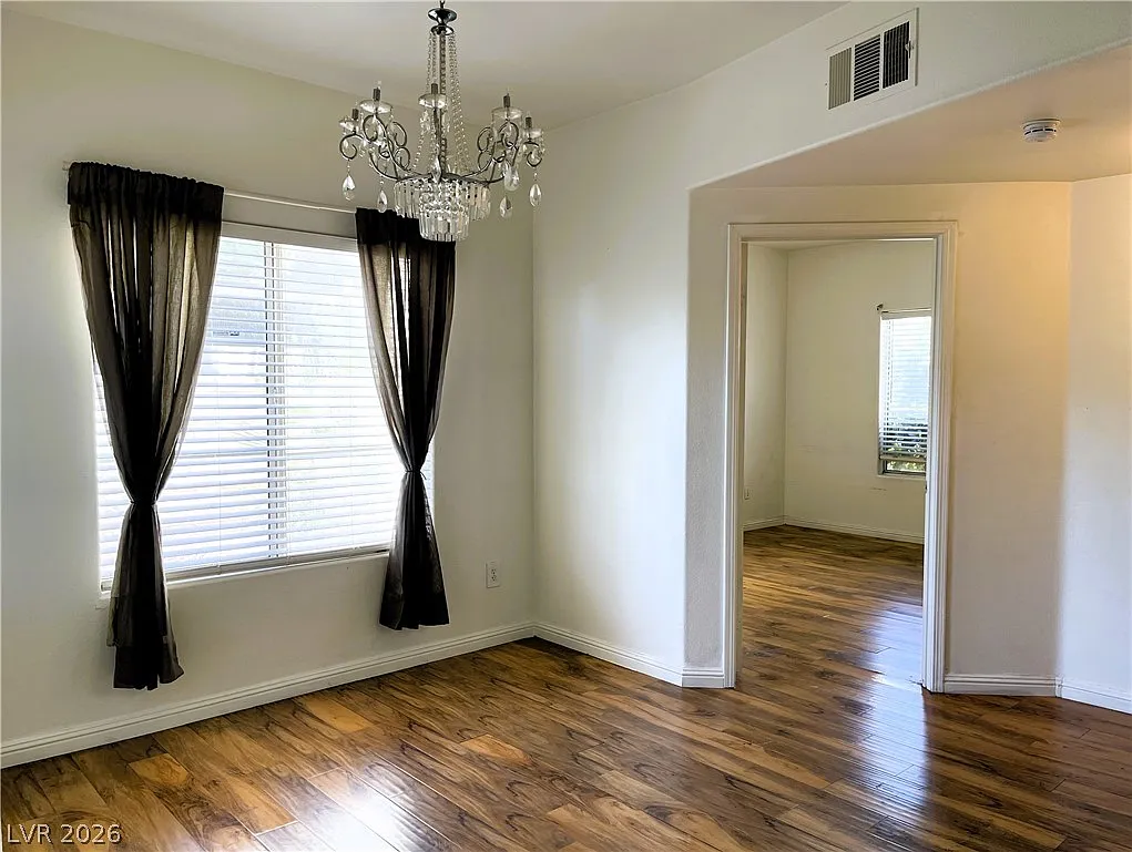 3 bed, 2.0 bath, 1298 sqft, $1,700 — Photo 2