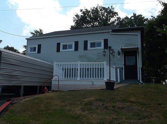 1st image of 104 E Marion St