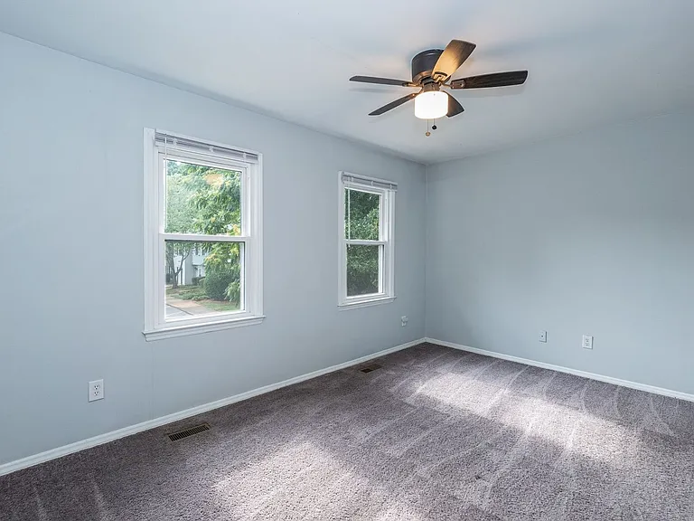 15 Astor Ct — Photo 28