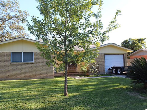 3rd image of 729 Skylane Dr N