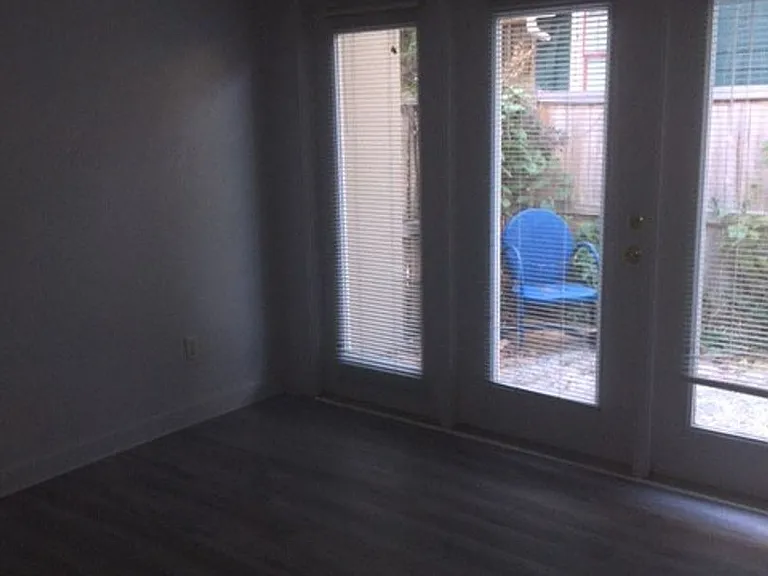 503 E Amelia St — Photo 16