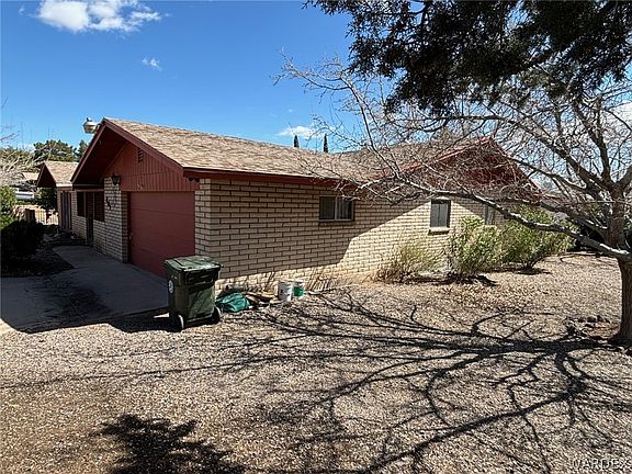 4th image of 861 Crestwood Lane