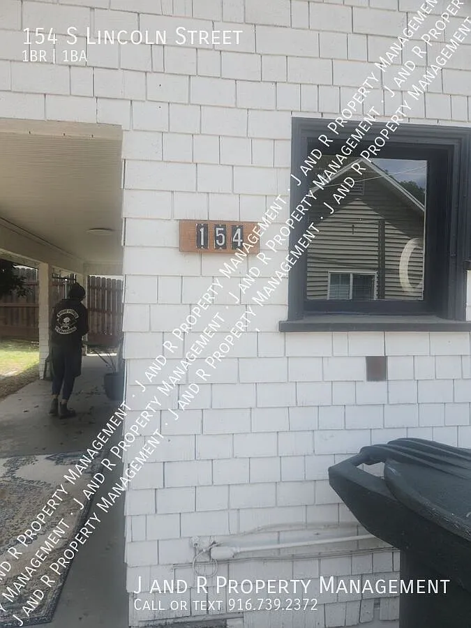 1 Bed in Roseville — Photo 2