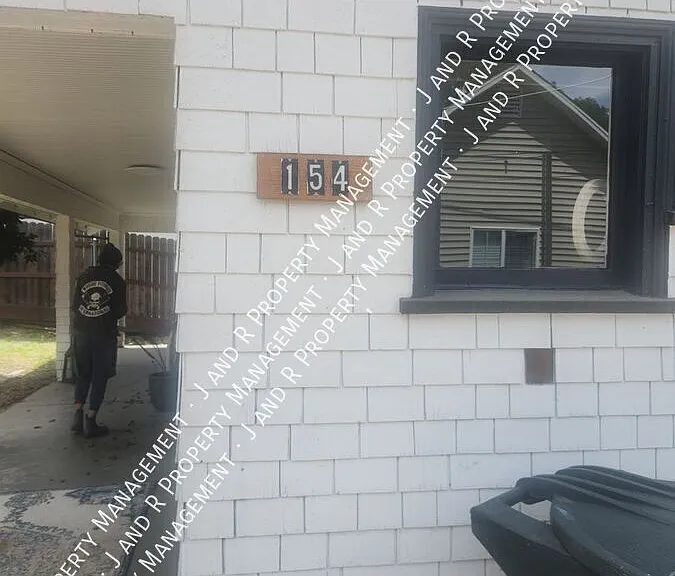 154 S Lincoln St — Photo 2