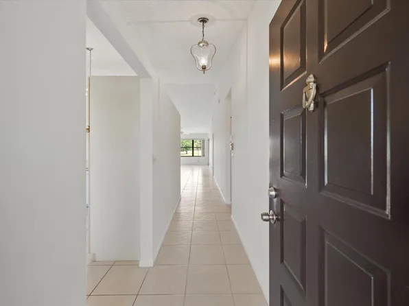 4692 Lucerne Lakes Boulevard #204, Lake Worth, FL 33467