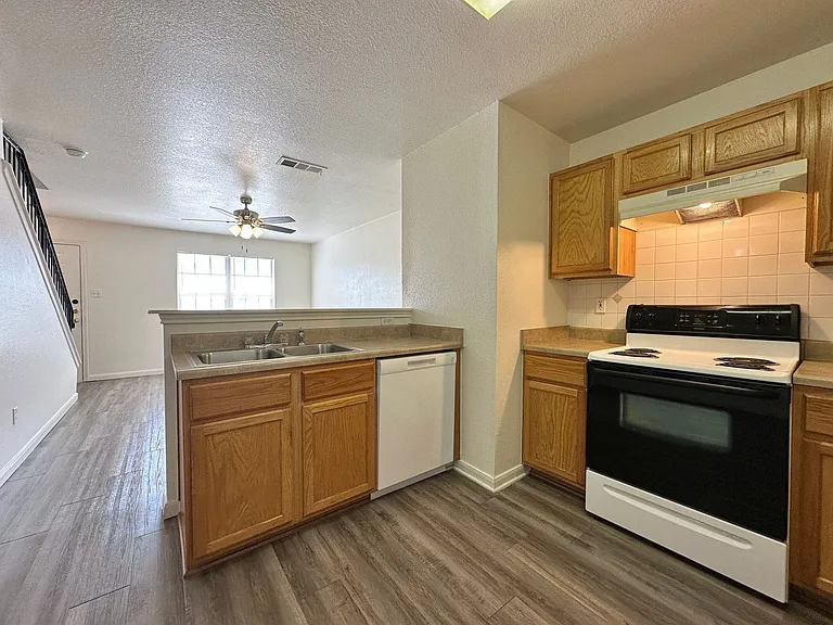 3401 Turner Ave — Photo 11