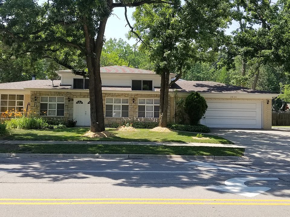 1st image of 2616 Summit Ave